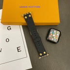 Pulsera de cambio Apple con decoración en remaches y monograma en relieve CORREAS DE RELOJ