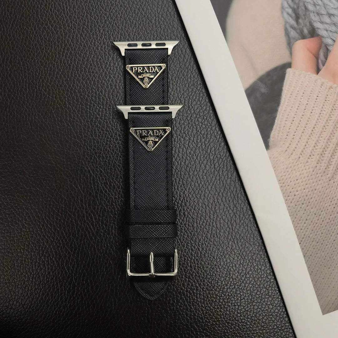 Curea Apple Watch din piele cu etichetă cu monogramă dublu triunghi