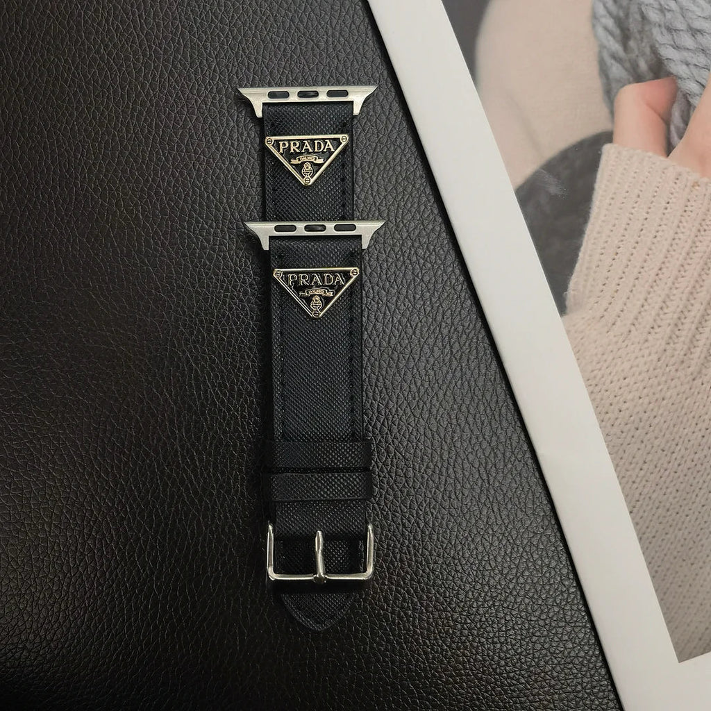 Curea Apple Watch din piele cu etichetă cu monogramă dublu triunghi