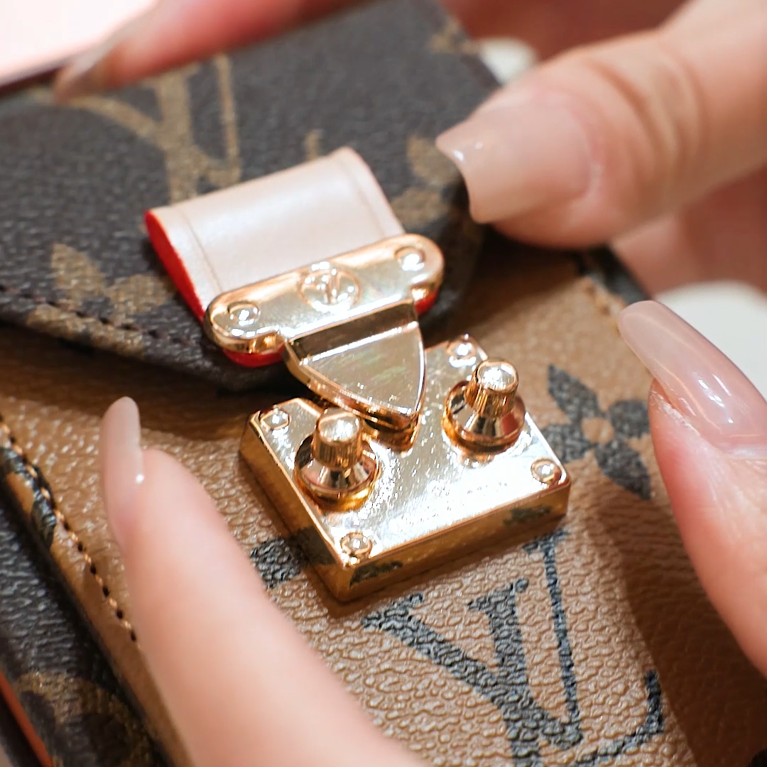 Étui pour iPhone avec poche pour cartes en cuir d'inspiration luxe