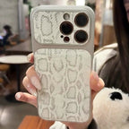 Luxusní obal na iPhone s texturou hadí kůže