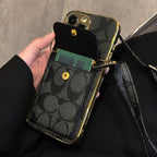 Klassische iPhone-Hülle mit Kartenetui und Lederkette