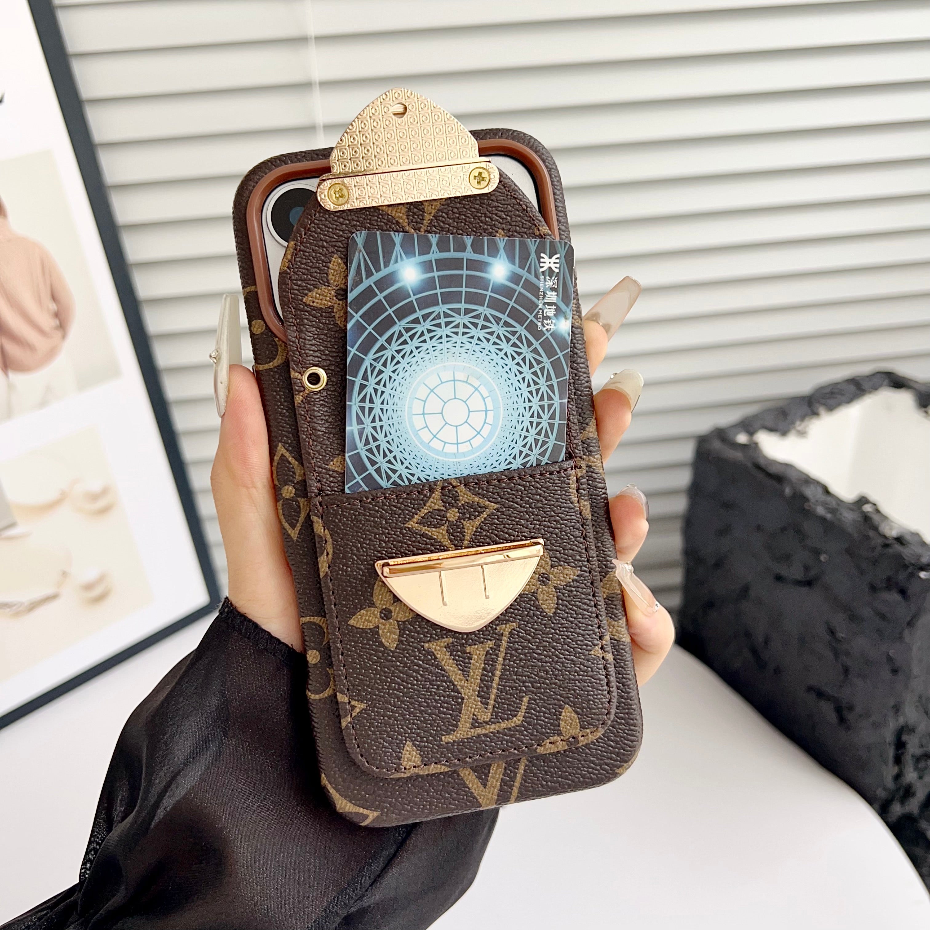 Luksusowe etui Crossbody na iPhone'a z kieszenią na kartę & Odpinany pasek