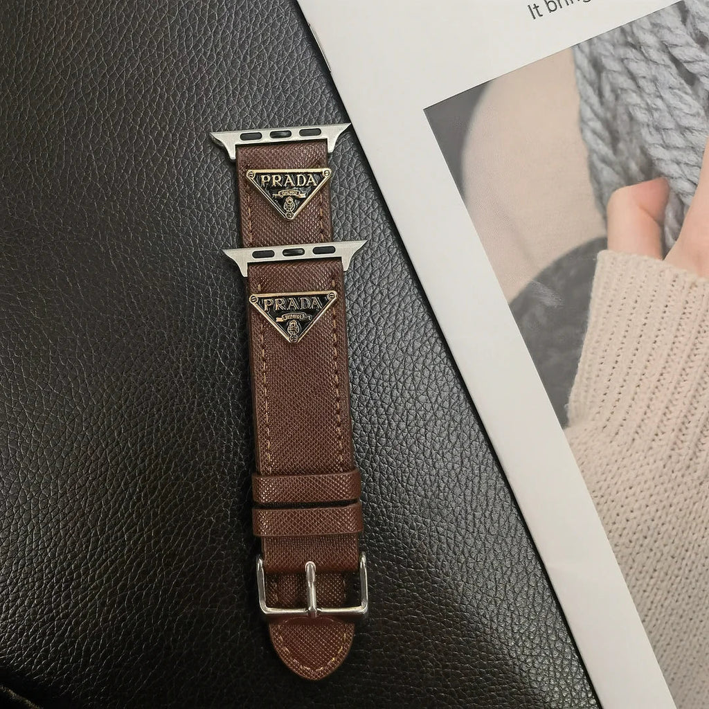 Curea Apple Watch din piele cu etichetă cu monogramă dublu triunghi