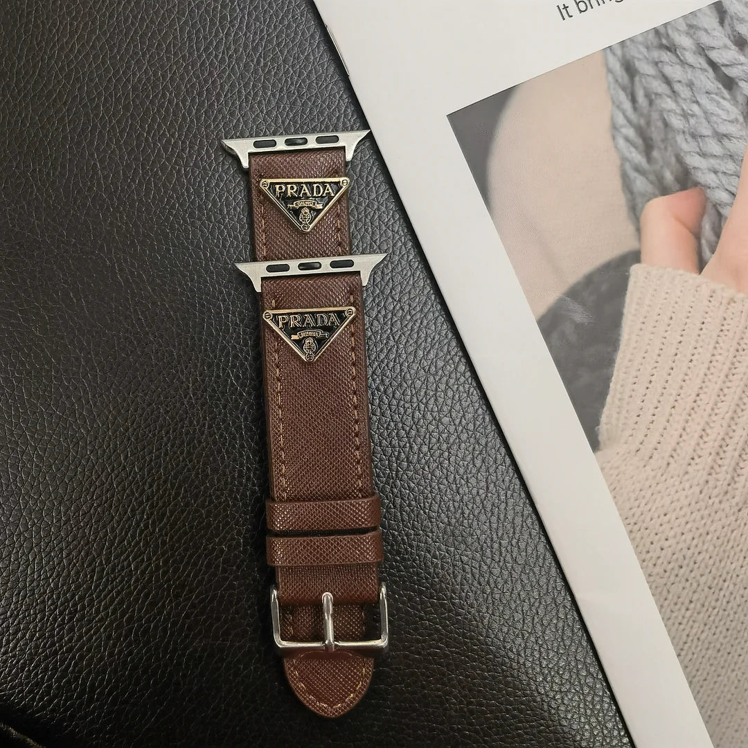 Curea Apple Watch din piele cu etichetă cu monogramă dublu triunghi