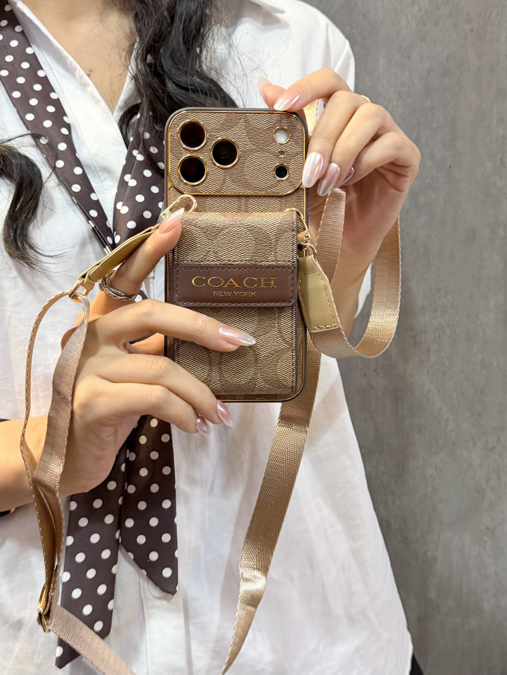 Custodia per iPhone con motivo vintage firmato | Portacarte & Tracolla