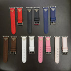 Curea Apple Watch din piele cu etichetă cu monogramă dublu triunghi