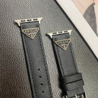 Curea Apple Watch din piele cu etichetă cu monogramă dublu triunghi