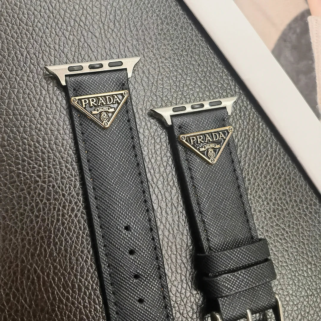 Curea Apple Watch din piele cu etichetă cu monogramă dublu triunghi