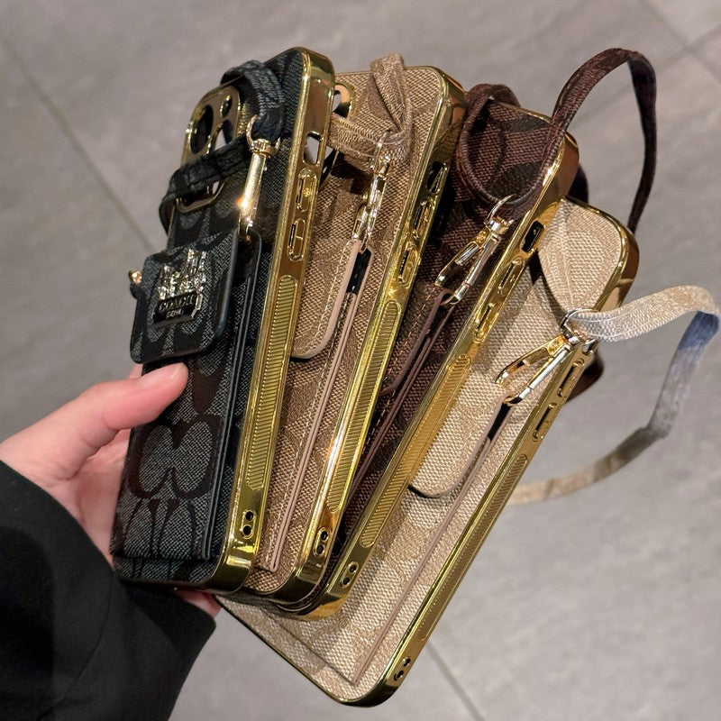 Klassische iPhone-Hülle mit Kartenetui und Lederkette