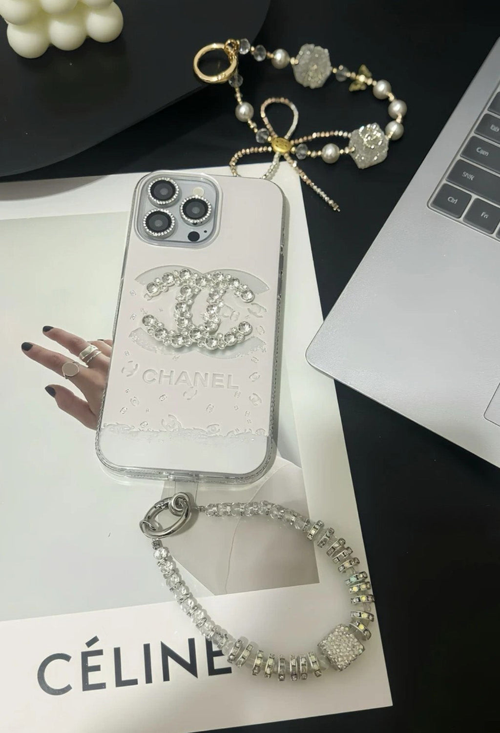 Elegant lyxigt iPhonefodral i kristall med armbandsrem