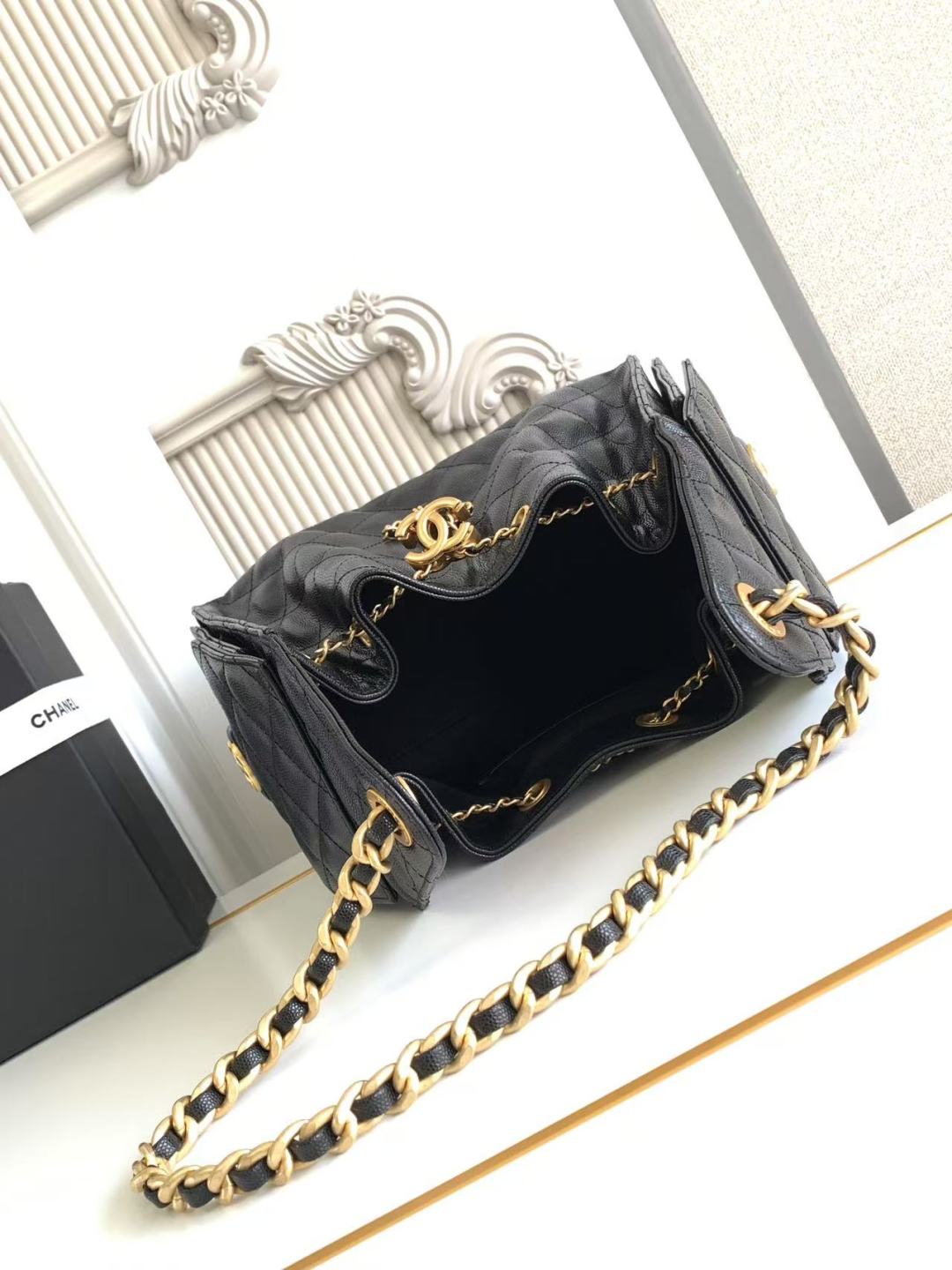 25 Small Handbag Grained Calfskin & Gold-Tone Metal Bag