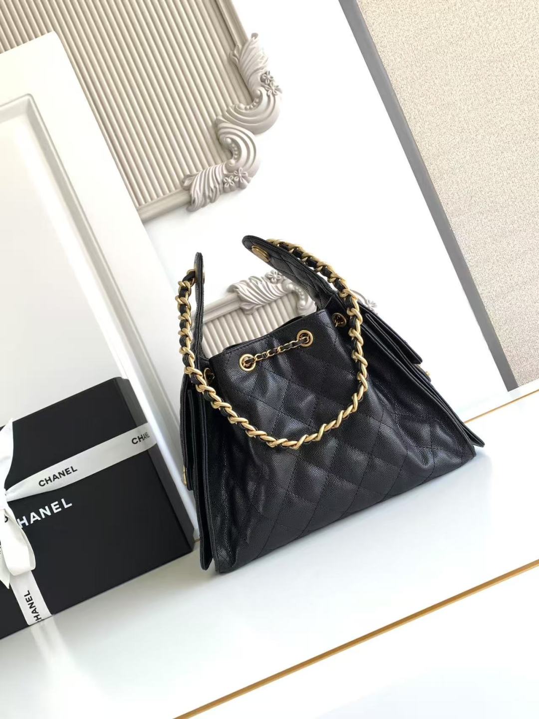 25 Small Handbag Grained Calfskin & Gold-Tone Metal Bag