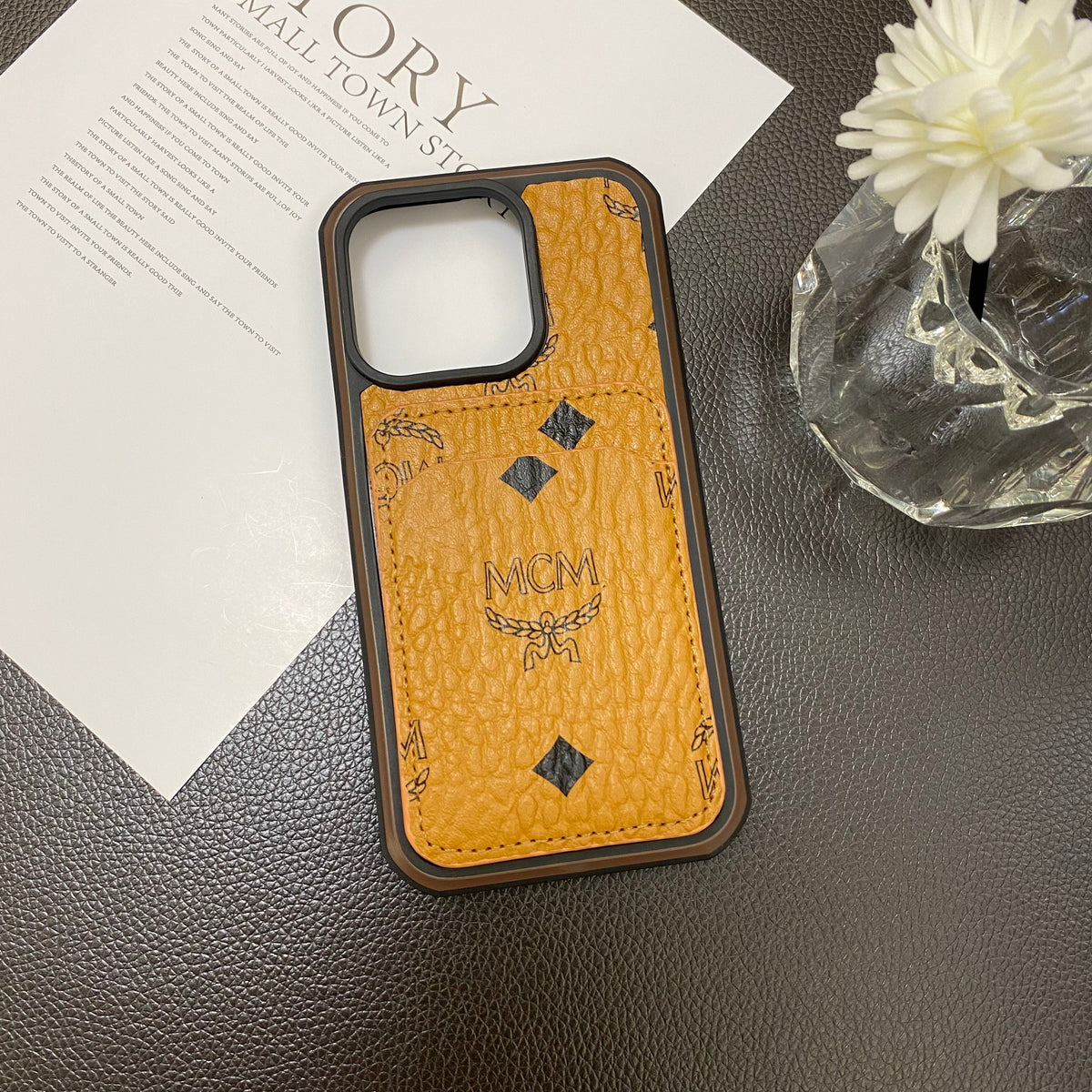 Θήκη MCM iPhone με θήκη κάρτας Κίτρινο-MCK240603