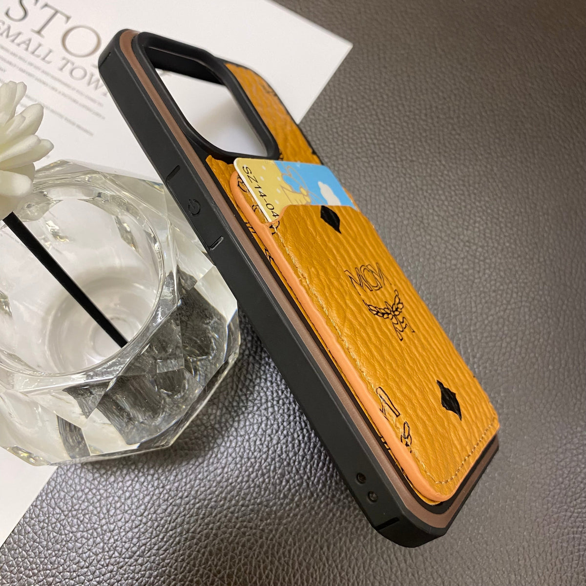 Θήκη MCM iPhone με θήκη κάρτας Κίτρινο-MCK240603