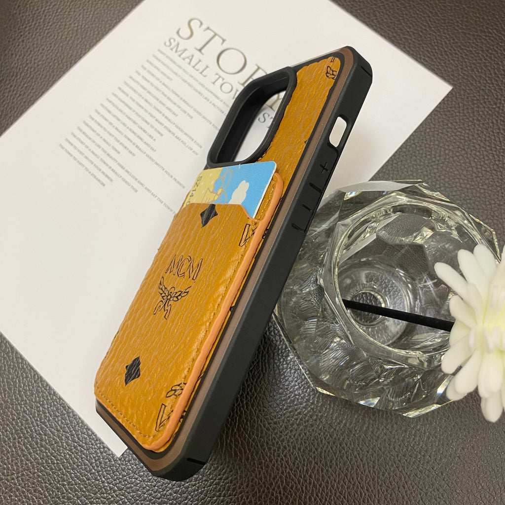 MCM iPhone-hoesje met kaarthouder Geel-MCK240603
