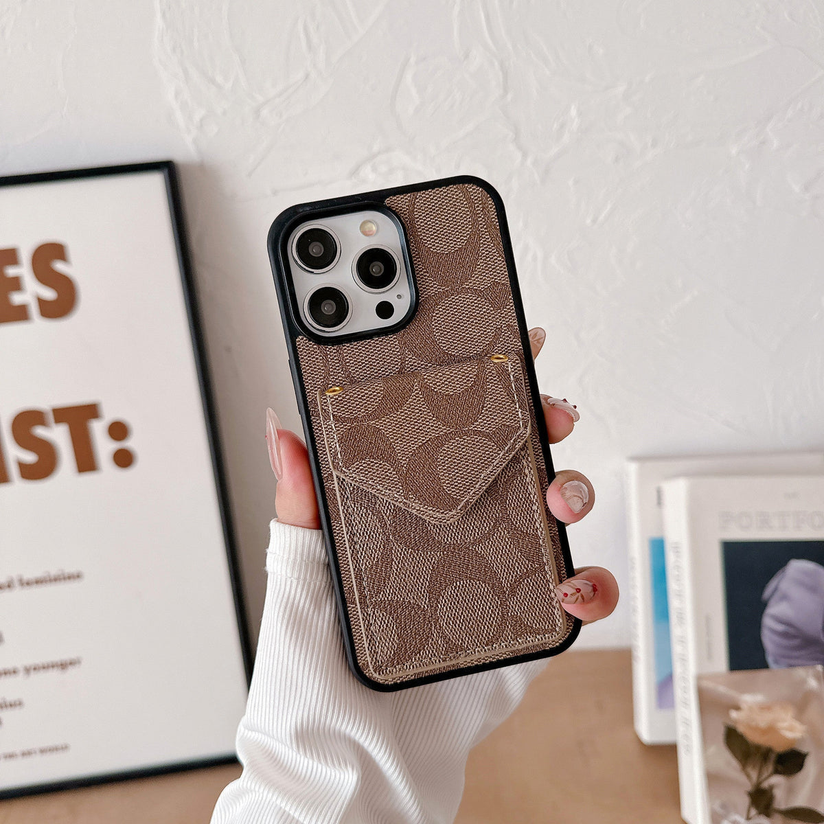 Κλασική θήκη για iPhone με θήκη για κάρτα και λουράκι ανοιχτό καφέ -SJ240513