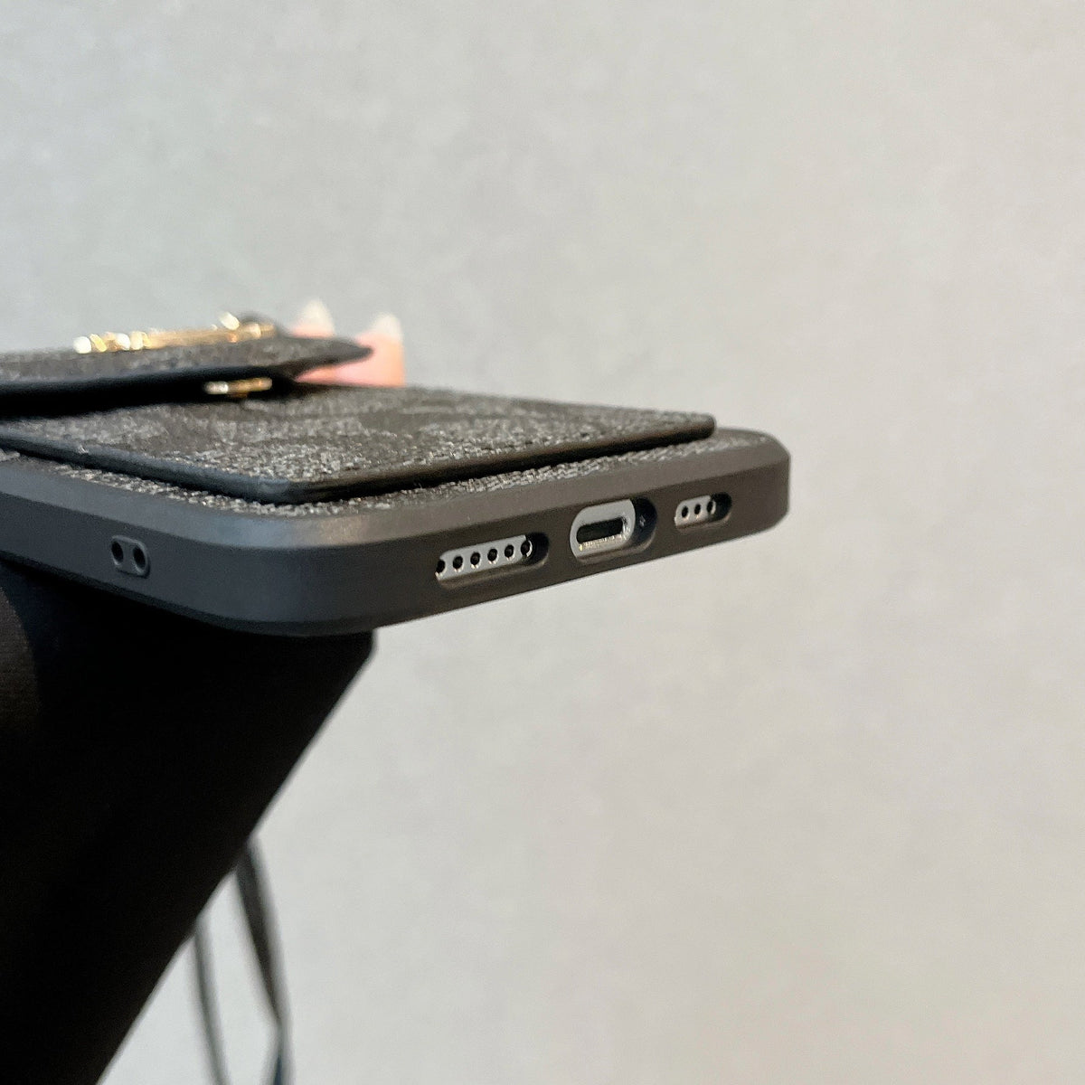 Husa Clasica pentru iPhone Cu Suport Card Si Curea Negru Deschis -SJ240513
