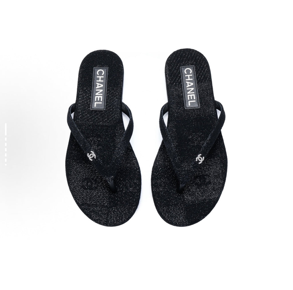 👡 Chic & Comfy Flat Flip Flops