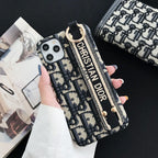 Capa para iPhone com pulseira clássica da moda