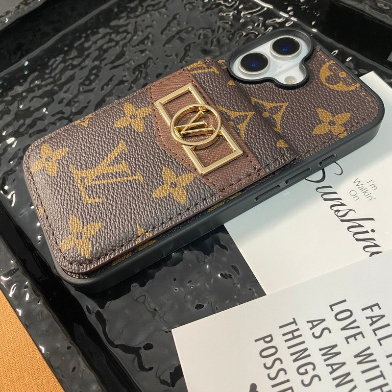 Luxuriöse iPhone-Hülle mit Kartenetui und goldenem Logo
