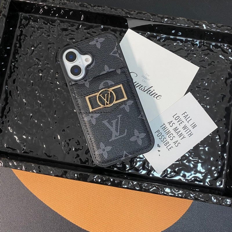 Luxuriöse iPhone-Hülle mit Kartenetui und goldenem Logo