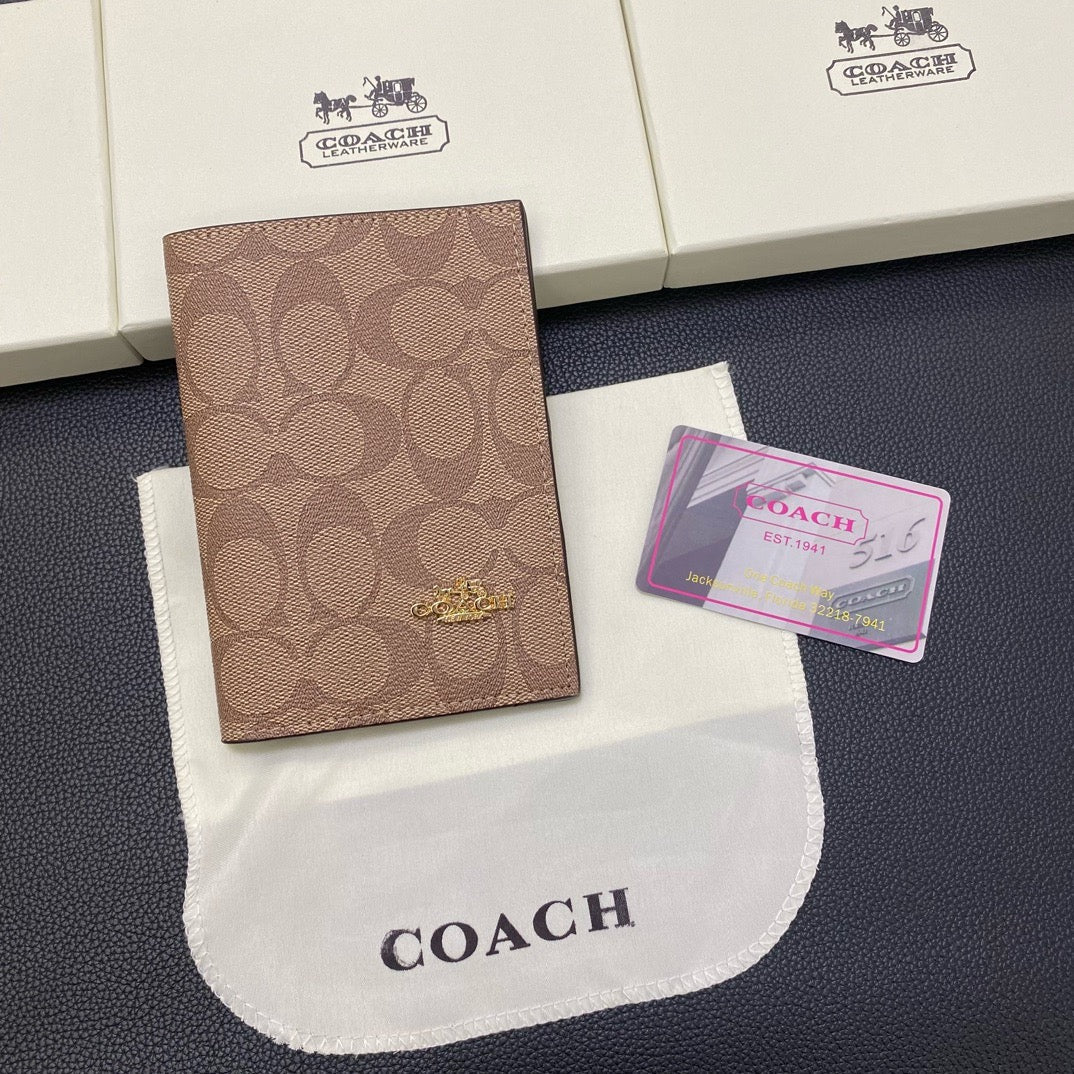 CO Classic Leder Passport Holder – Elegant Travel Organizer – Ansicht 1