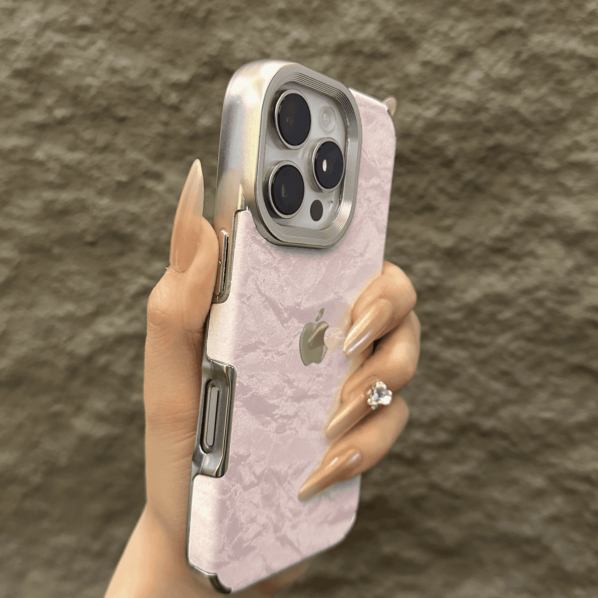 Étui pour iPhone à texture de neige en velours avec cadre galvanisé