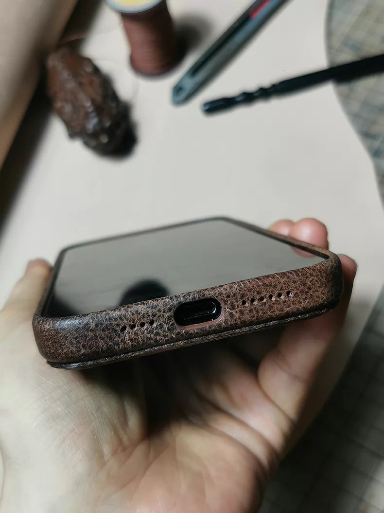 Coque iPhone en cuir au tannage végétal fabriquée à la main – Édition Patine Vintage