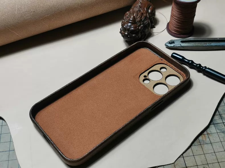 Coque iPhone en cuir au tannage végétal fabriquée à la main – Édition Patine Vintage