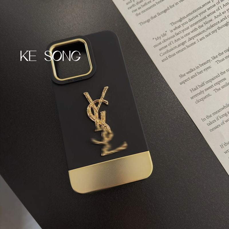Błyszczące etui na iPhone'a