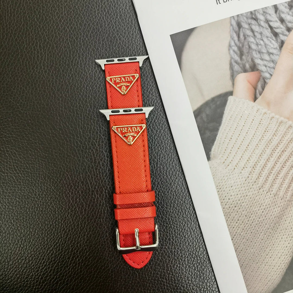 Curea Apple Watch din piele cu etichetă cu monogramă dublu triunghi