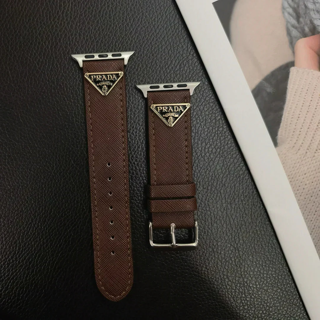 Curea Apple Watch din piele cu etichetă cu monogramă dublu triunghi