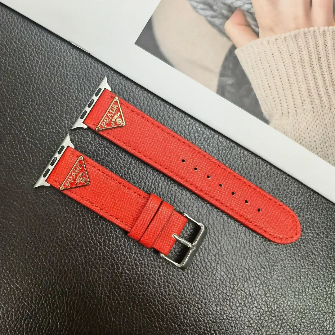 Curea Apple Watch din piele cu etichetă cu monogramă dublu triunghi