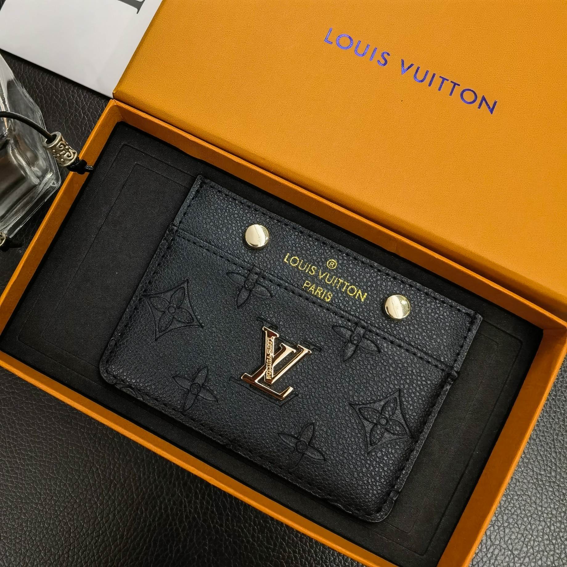 Carteira fina porta-cartões LV Signature