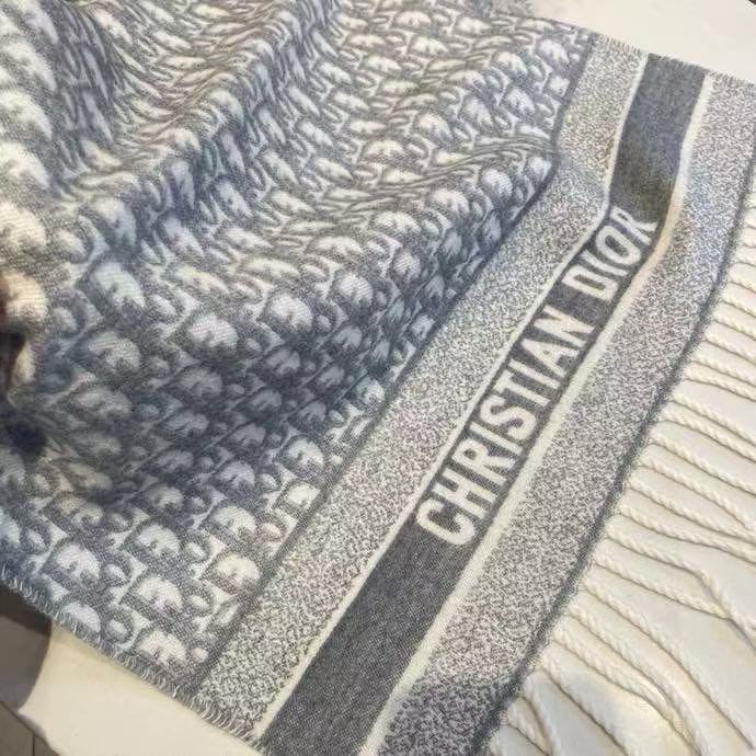 High-grade gray jacquard tassel scarf, autumn and winter warm and soft shawl, temperament commuting versatile scarf