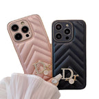 Modne etui na iPhone'a z poduszką powietrzną