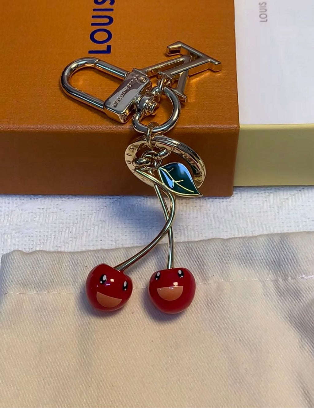 🌟 L-Kirsch-Schlüsselanhänger: Niedlich und luxuriös zugleich 🍒✨