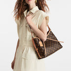 Premium Shoulder Bag: Essential for Modern Style