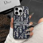 Husă pentru iPhone din material textil, inspirată de designer, cu detalii brodate