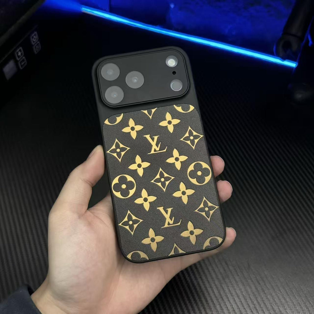 Luxusní kožené pouzdro na telefon s monogramovým vzorem a plnou ochranou fotoaparátu