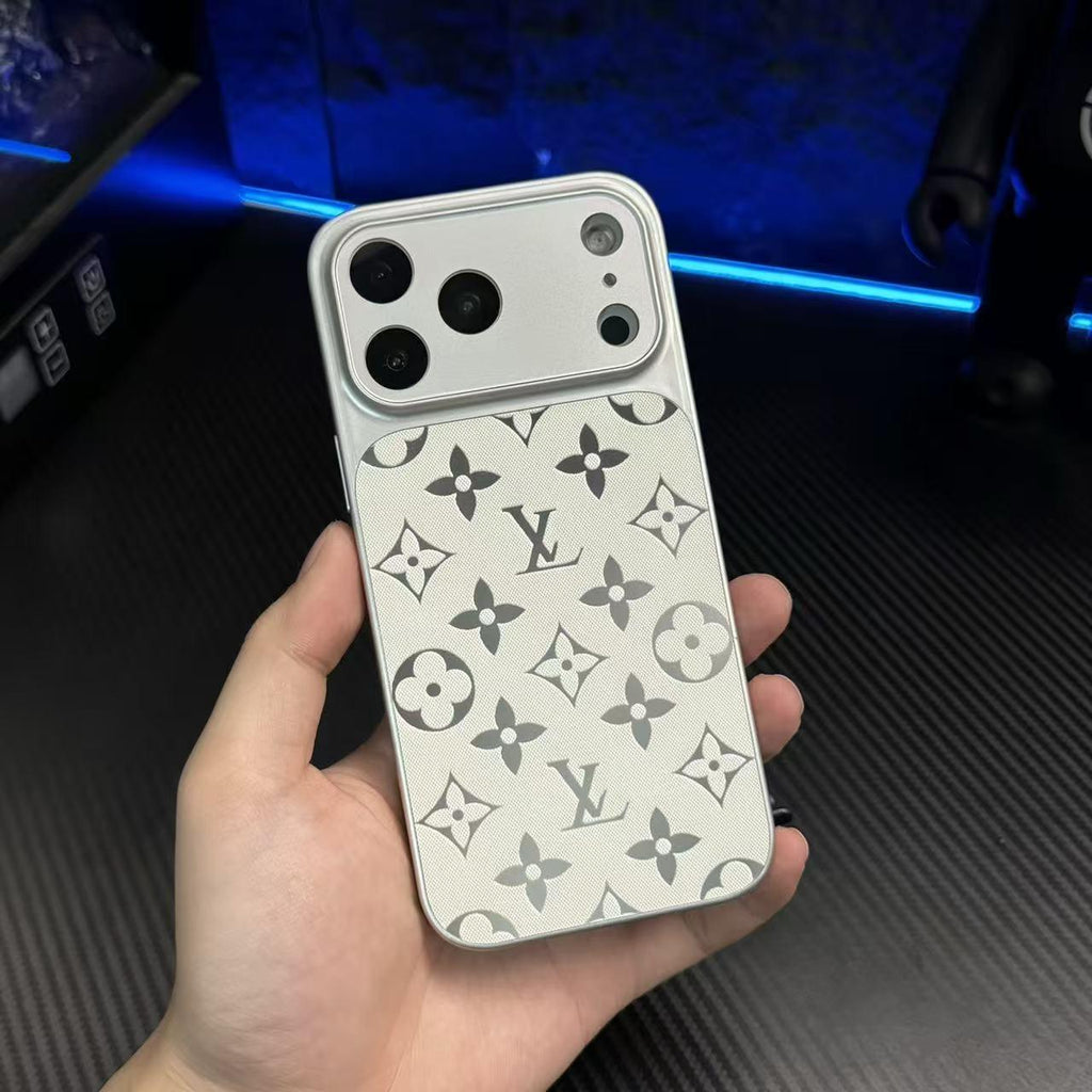 Luxusní kožené pouzdro na telefon s monogramovým vzorem a plnou ochranou fotoaparátu