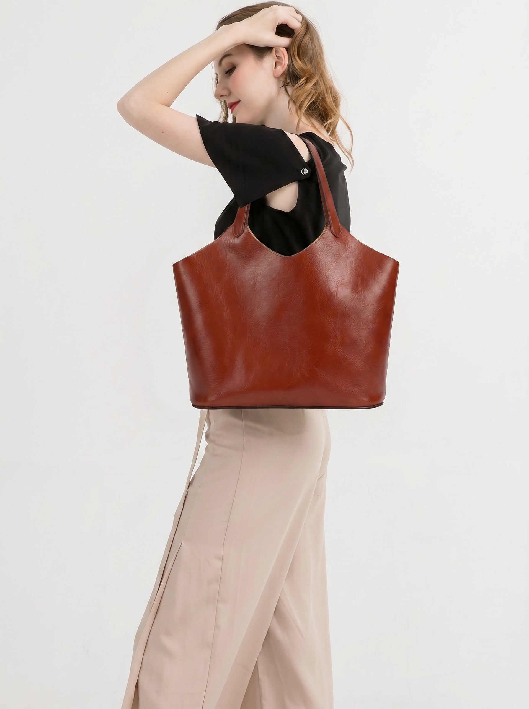 Minimal Leather Tote — Effortless Everyday Style