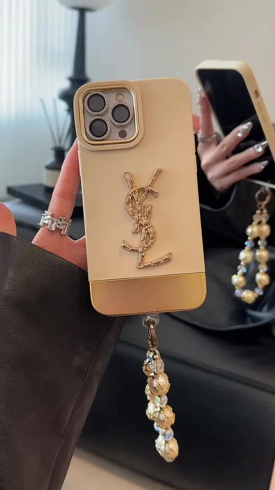 Błyszczące etui na iPhone'a