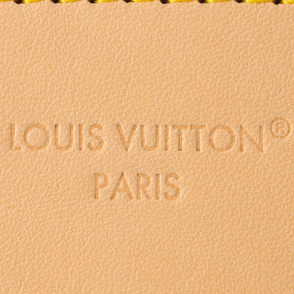 Luxurious Designer Leather Handbag with Gold Chain Details
