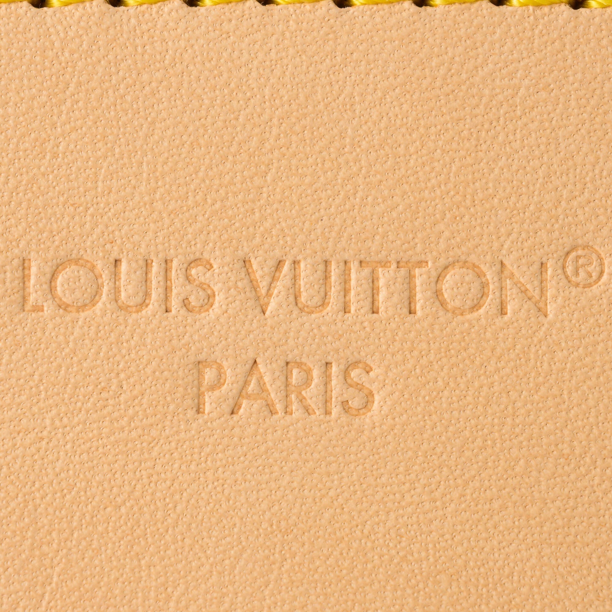 Luxurious Designer Leather Handbag with Gold Chain Details
