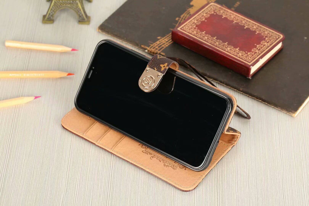 IPhone 豪華 Monogram 皮夾式保護殼 – 黑色棋盤格