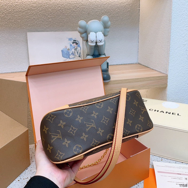Luxury Bag with Detachable Strap